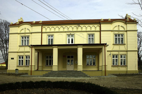 Dwór Hupki - siedziba GOKiB w Niwiskach